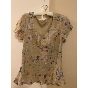 Short sleeved patterned V Neck Shirt